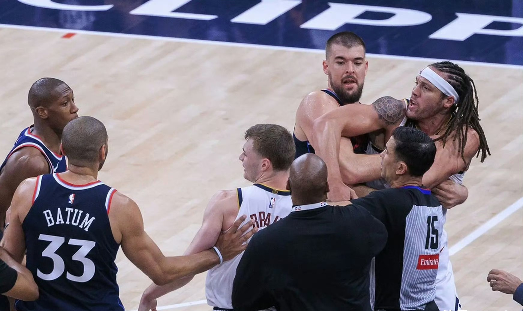 华体会新闻-掘金队长受伤低迷，球队输球连连的简单介绍