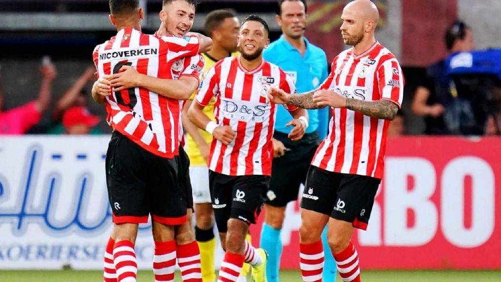 阿贾克斯力挽狂澜!荷甲球队盛况空前 阿贾克斯力挽狂澜!荷甲球队盛况空前