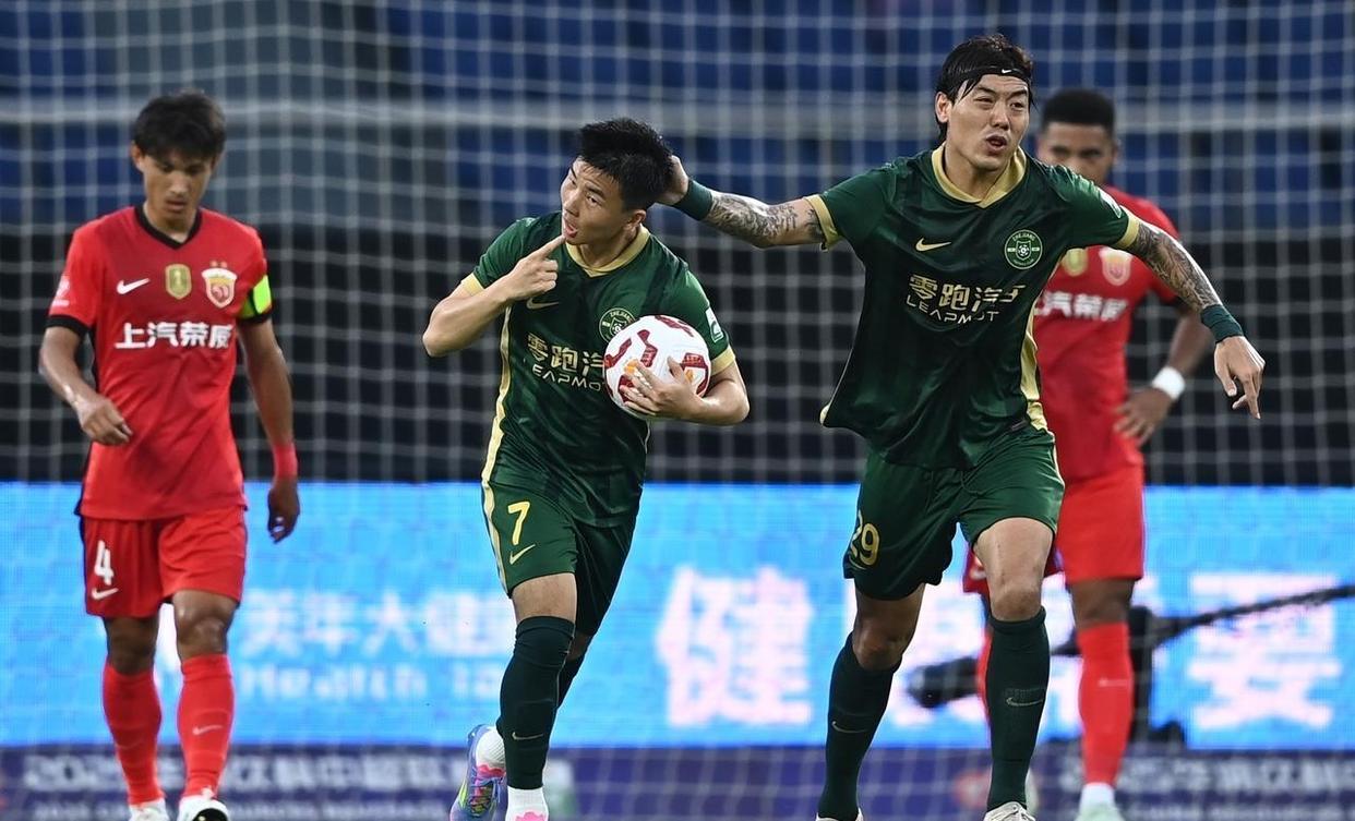 火箭锋线小将崭露头角，球队士气高涨冲刺季后赛