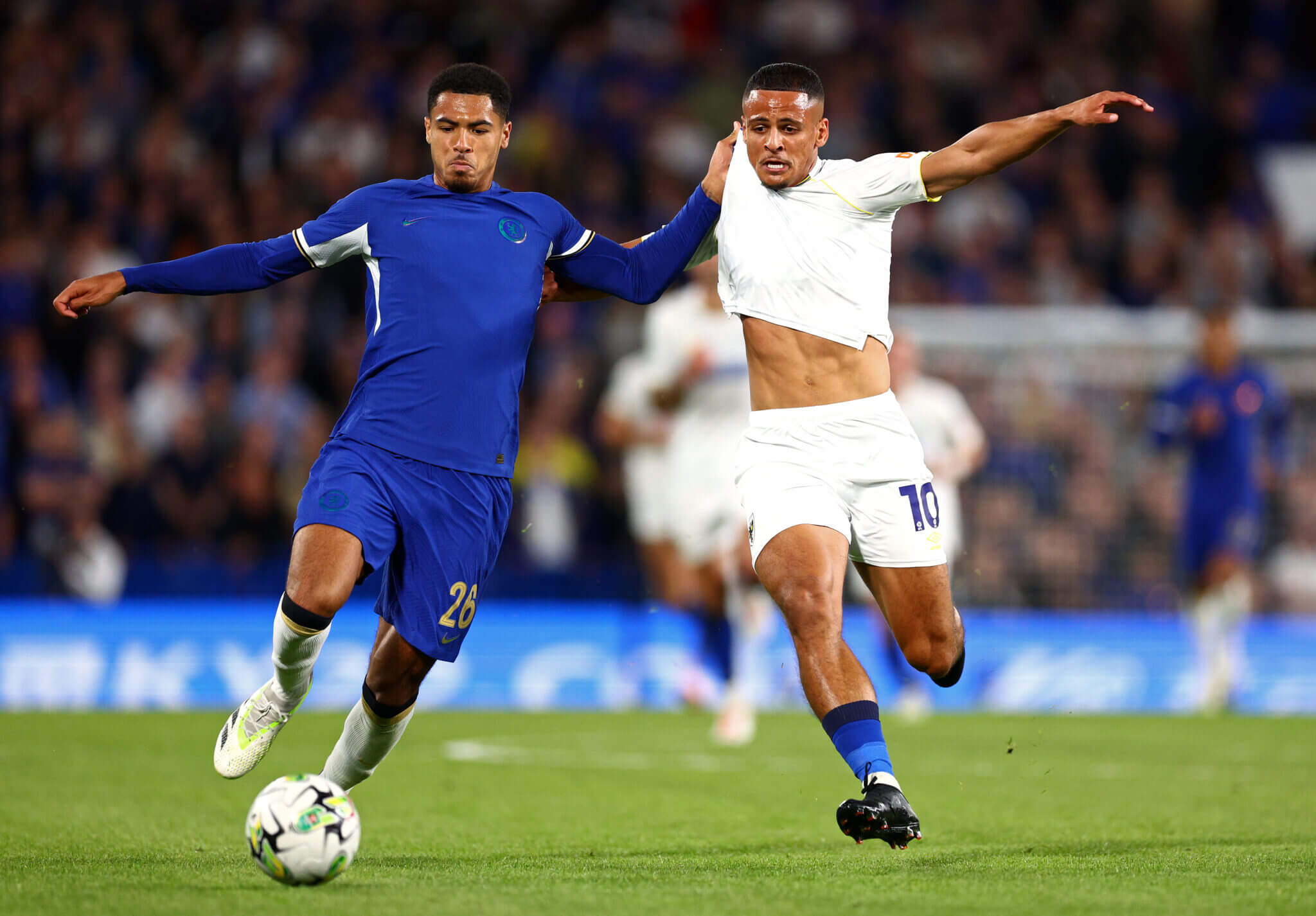 包含切尔西客场胜利，晋级前景一片光明的词条