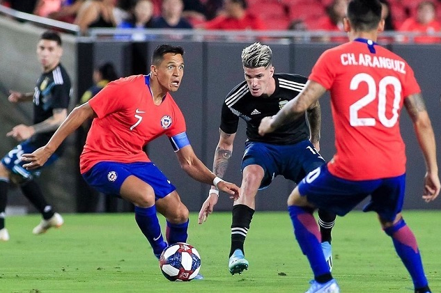 包含美国队在加利福尼亚击败智利队，晋级八强的词条