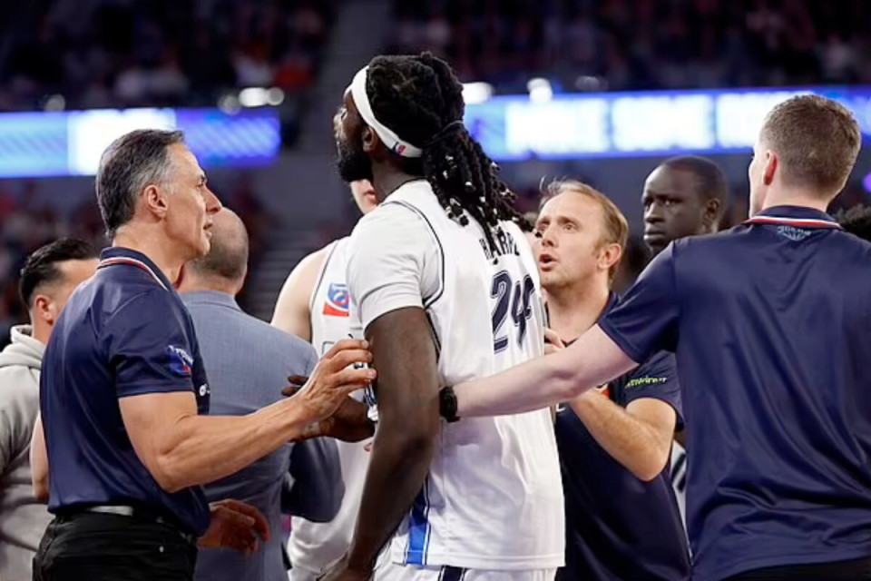 快船击败黄蜂，哈雷尔贡献全队最高23分的简单介绍