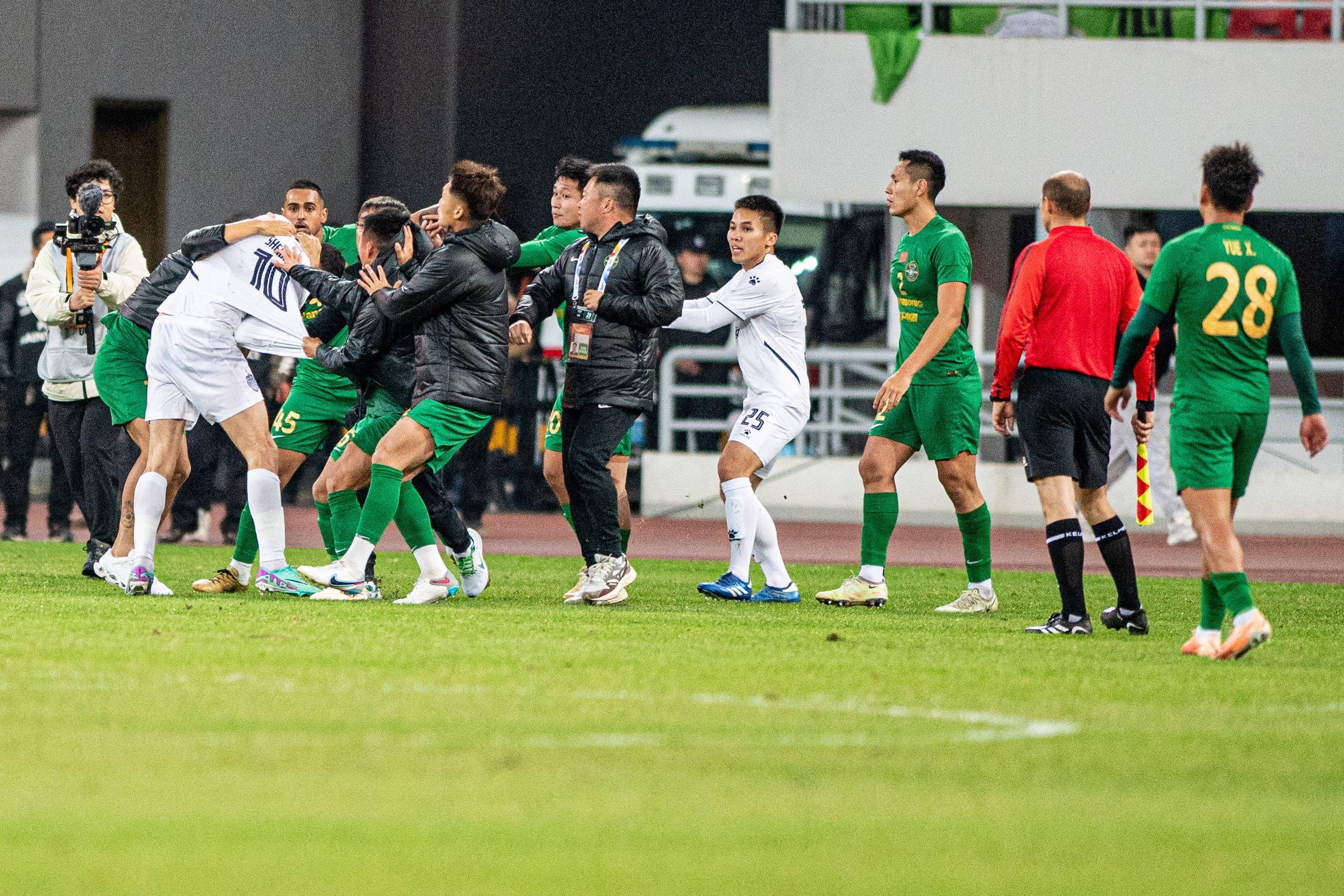 华体会地址-包含悉数阵容亮相:中超各大豪门球队备战下轮比赛的词条