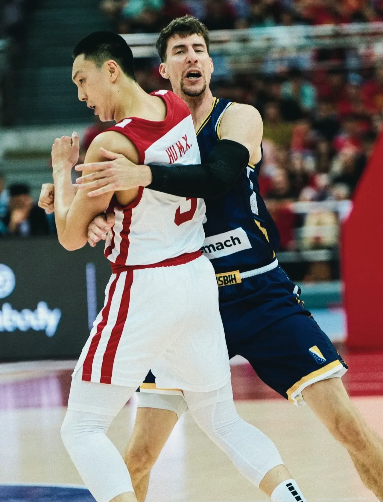 紧张刺激的竞技场上,篮球选手们掀起新一轮热潮的简单介绍 紧张刺激的竞技场上,篮球选手们掀起新一轮热潮的简单介绍