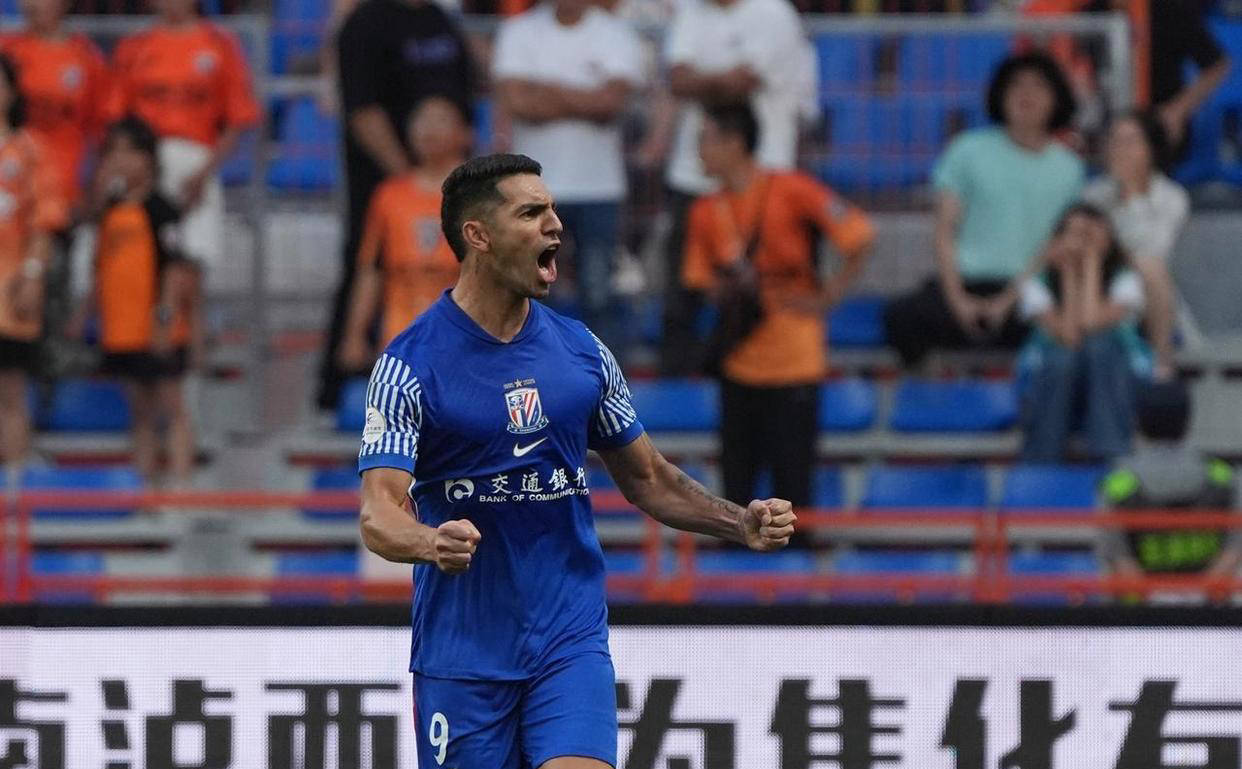 包含杭州绿城队逼平上海申花队，保持不败势头的词条