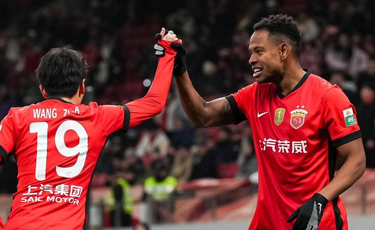 上港前锋个人能力突出，成为球队进攻核心的简单介绍