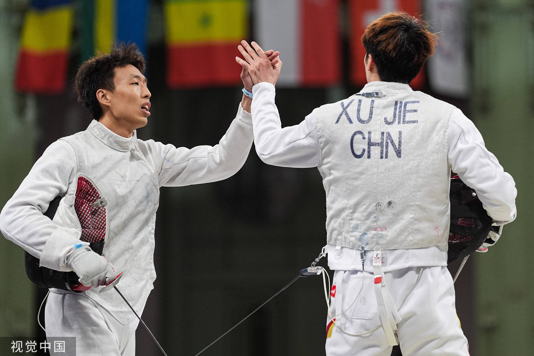 华体会在线-中国运动员在击剑比赛中获得铜牌