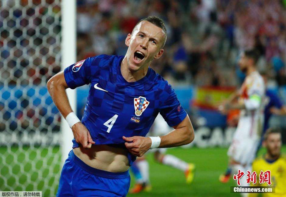 关于波兰逆转击败克罗地亚，晋级大有希望的信息