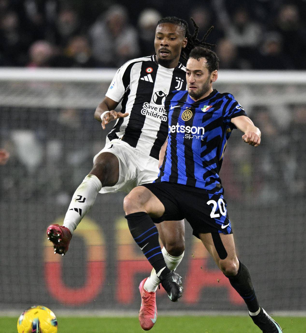 国际米兰主场大胜尤文图斯，夺得关键胜利